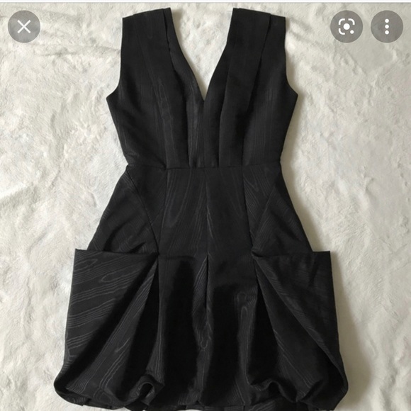 BCBGMAXAZRIA Amerie black bubble hem with pockets V neck dress size 6. - Picture 5 of 9